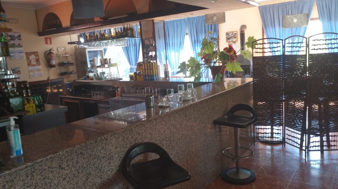 SE ALQUILA RESTAURANTE Y HOSTAL TOMIÑO (12411) · Inmobiliaria